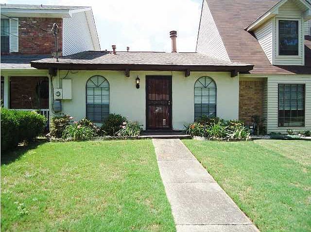 1st image of 4024 Camellia Dr