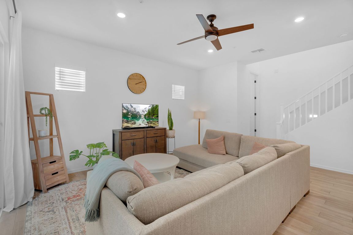 next background image