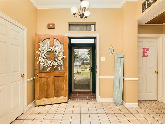 4th image of 106 Bumelia St