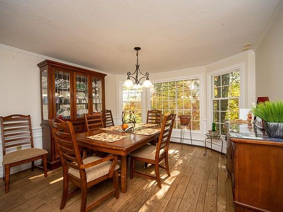 4th image of 7 Ashbury Dr