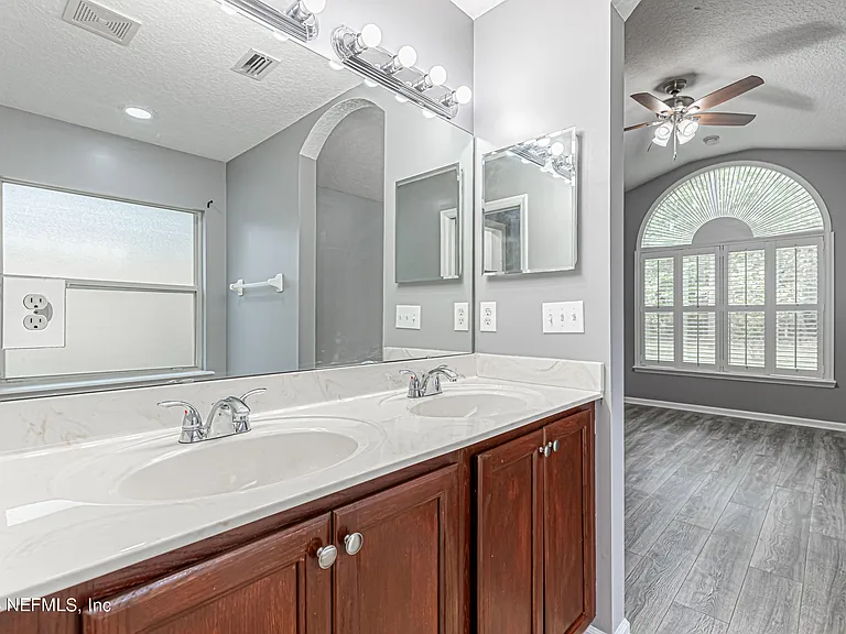 2243 Trailwood Dr — Photo 36