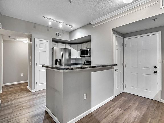 4th image of 239 Longview Ave APT 214