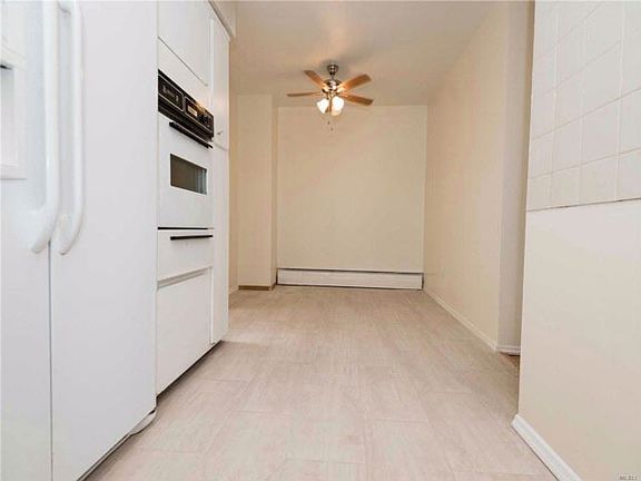4th image of 23733 Davenport Ave
