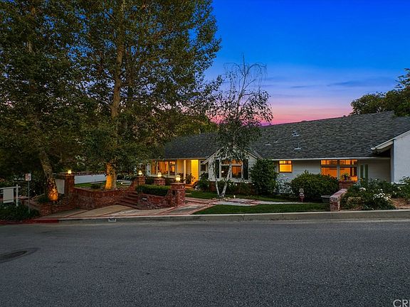 2nd image of 4670 White Oak Pl