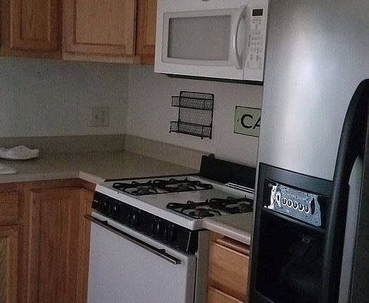 3rd image of 1011 S Saticoy Ave