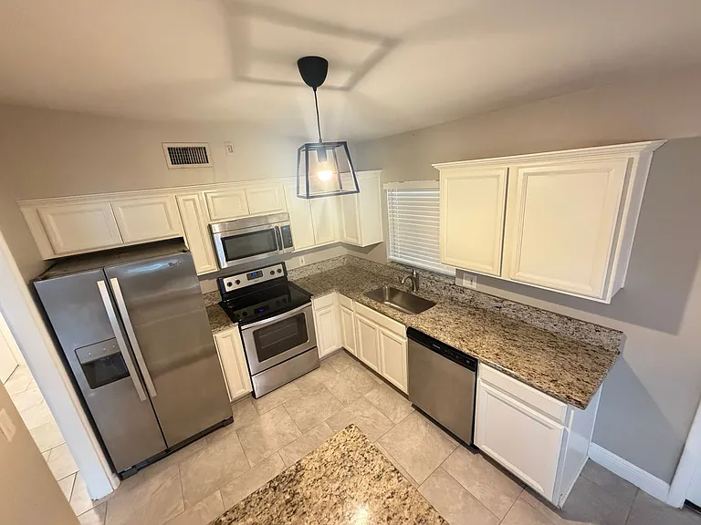 3612 Surrey Dr — Photo 9