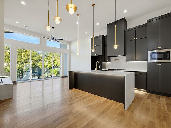 2nd image of 412 Avenue L
