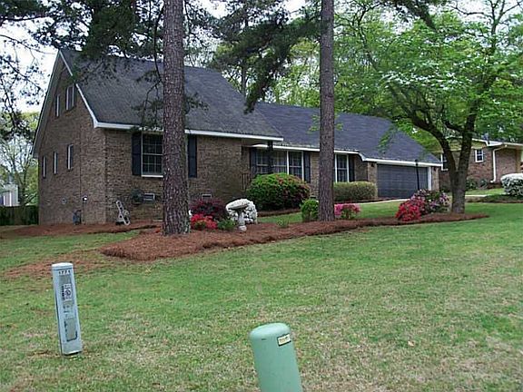 3rd image of 1761 Fontaine Dr