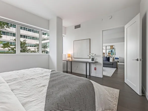 800 Avenue At Port Imperial image 15 of 28