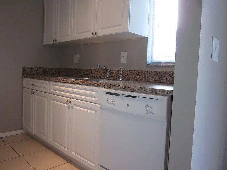 3206 W Azeele St #130 — Photo 8