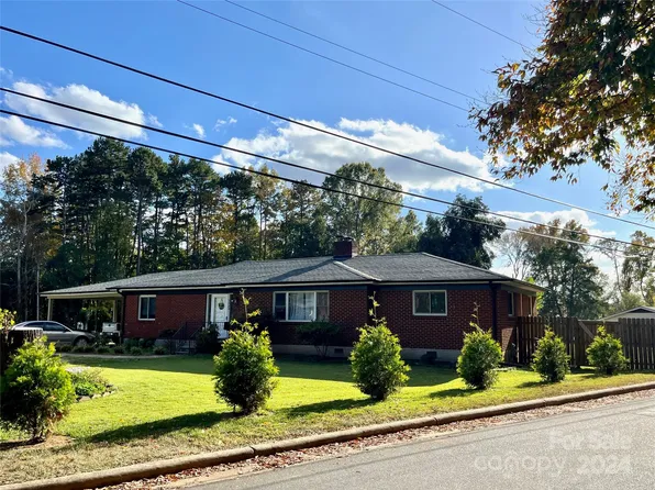 3926 Arvin Dr, Charlotte, NC 28269
