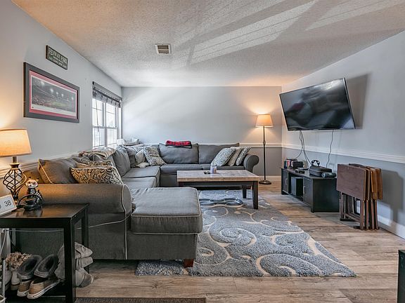 4th image of 21 Arlington Street #B