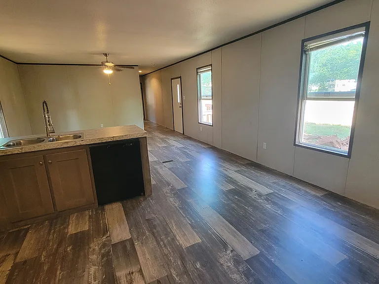 5227 Lake View Dr — Photo 4
