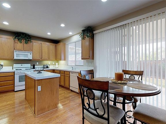 5th image of 34715 Chinaberry Dr