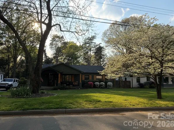 1715 Merry Oaks Rd, Charlotte, NC 28205