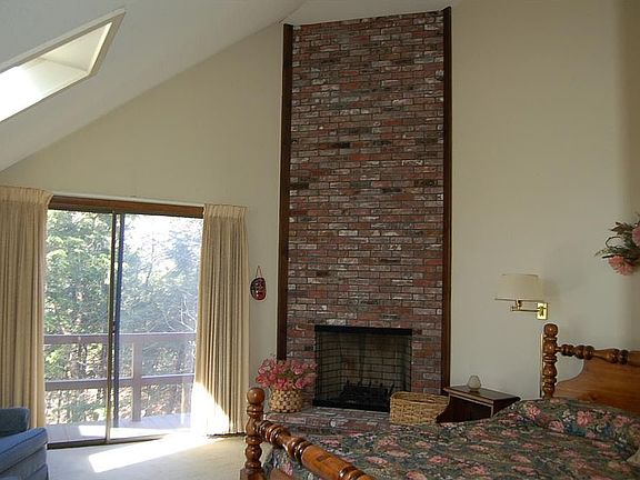 4th image of 10 Pleasant Dr