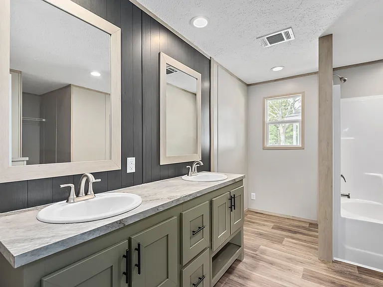 Saddle Creek — Photo 24
