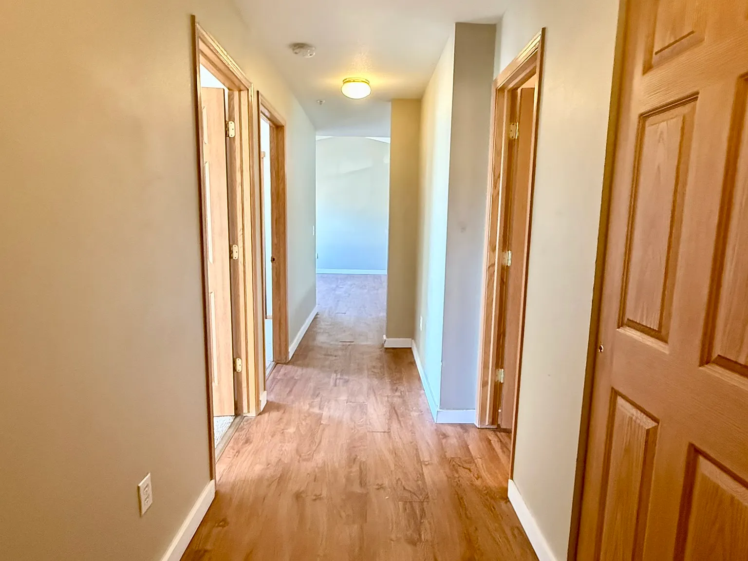 3 bed, 1055 sqft, $1,999 — Photo 2