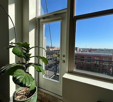 5th image of 500 S Clinton St APT 811