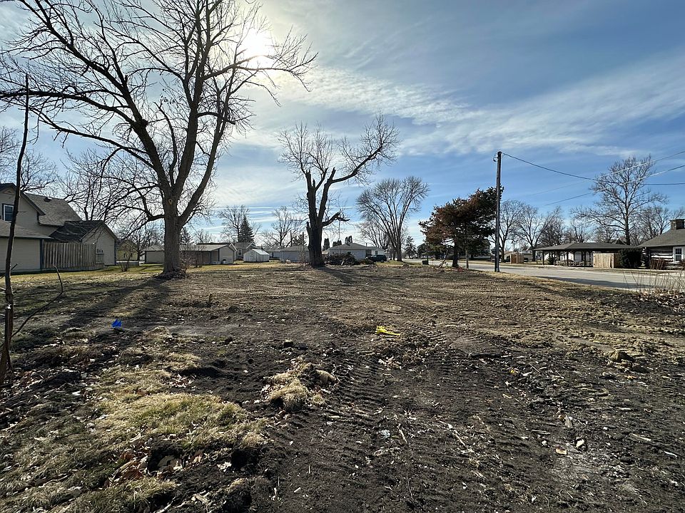 2nd image of 106 3rd Ave