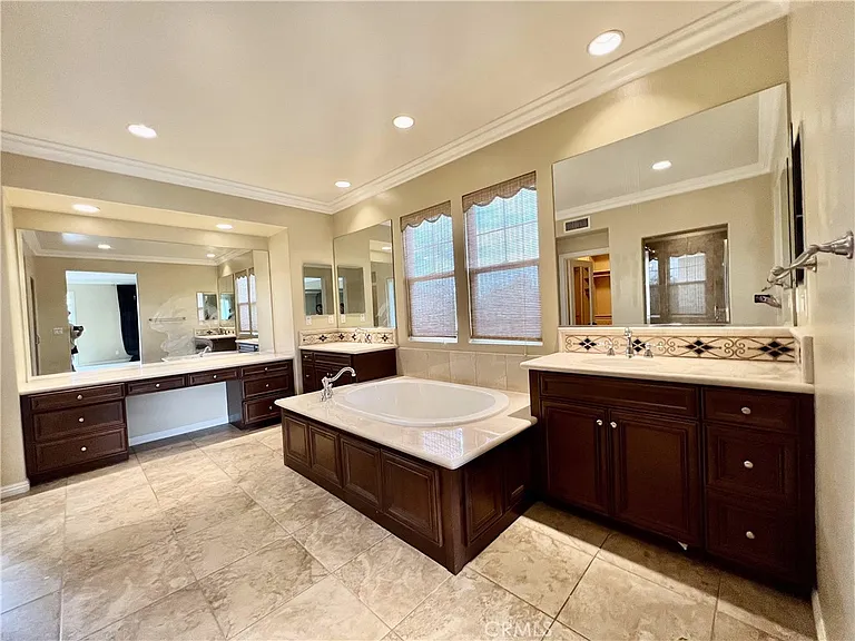 3974 E Callaway Dr — Photo 24