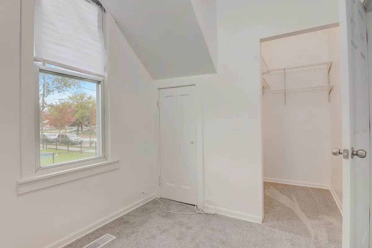 Building Photo - 5720 S Princeton Ave #2