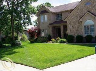 17227 Cross Winds Ct, Livonia, MI 48152