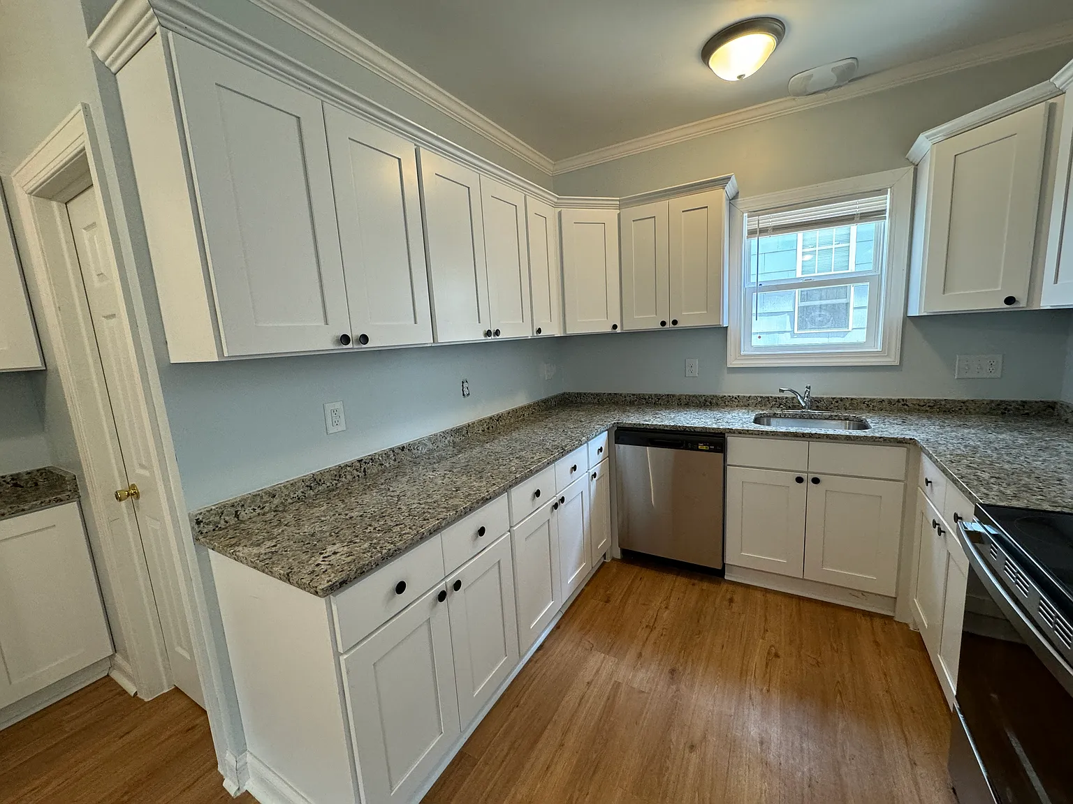 7 bed, 1300 sqft, $7,000 — Photo 4