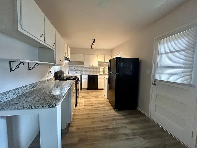 516 Hillview Blvd — Photo 7