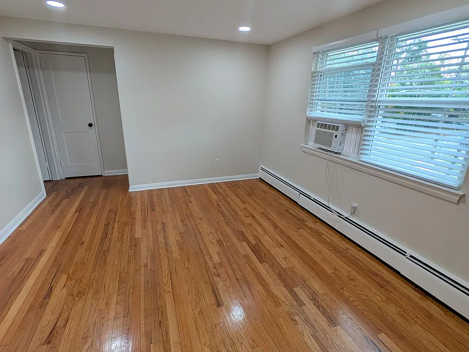 Hardwood Floors, Recessed Lights