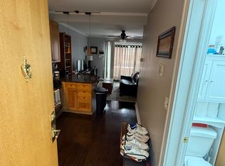 3765 N Racine Ave #2D, Chicago, IL 60613