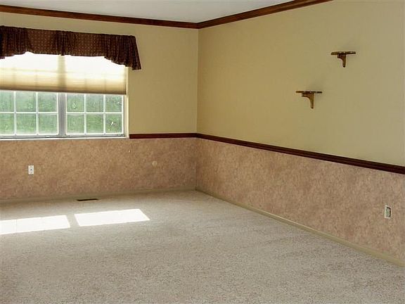 3rd image of 6462 Freeport Dr
