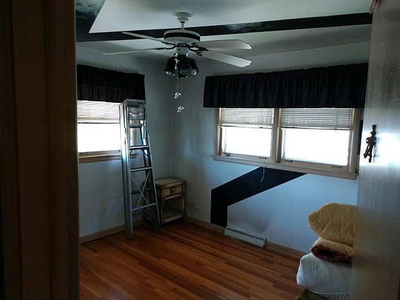 2nd image of 4940 N Mont Clare Ave