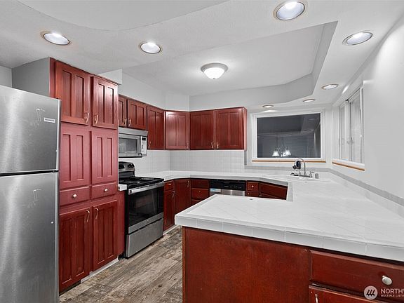 4th image of 105 ISLAND VIEW Lane