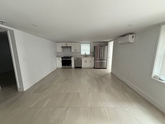 4th image of 2600 Carmel Ave #Ll