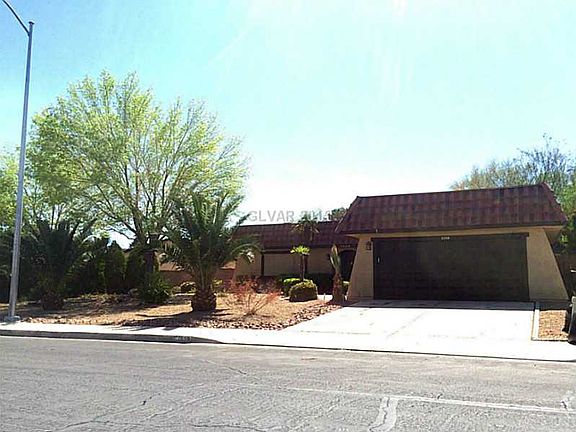 2nd image of 1609 Guilford Dr