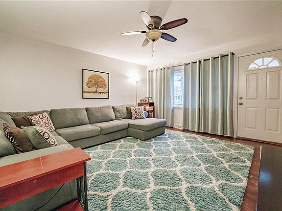 4th image of 42914 Woodhill Dr