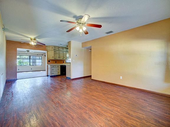 4th image of 11036 Village Green Ave