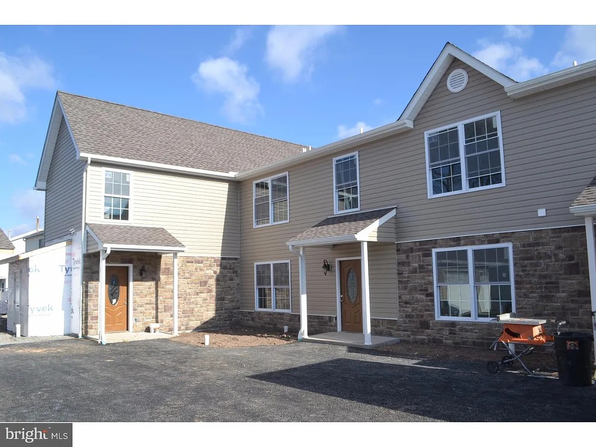 Building Photo - 16 Belmont Ave #2