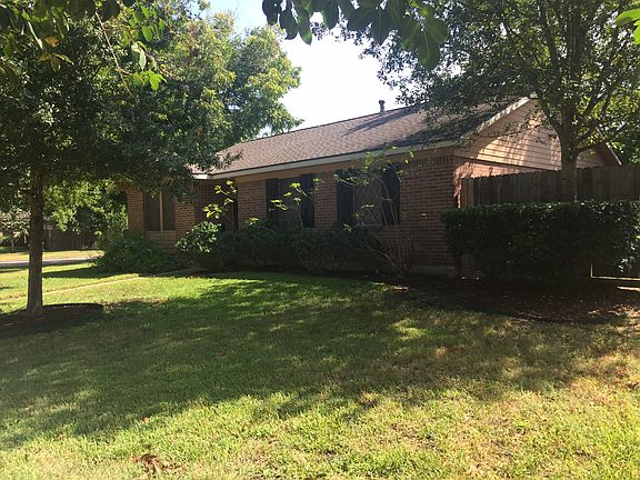 3rd image of 3303 Roseberry Dr