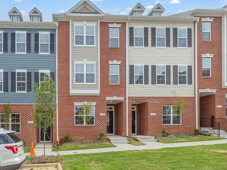 620 Gateway Crossing Ln — Photo 5