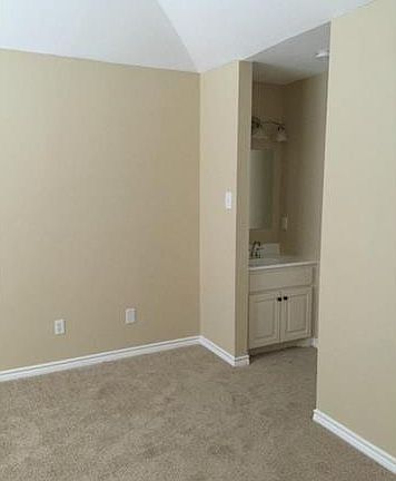 4th image of 9864 Camfield Ave