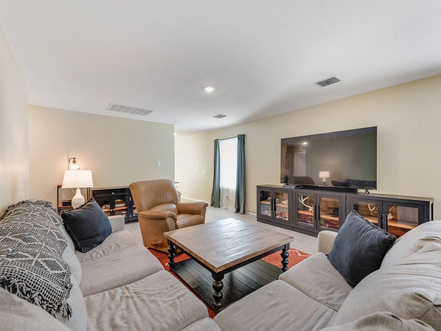 3 bed, 1411 sqft, $1,675 — Photo 4