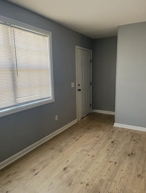 2 bed, $1,000 — Photo 2