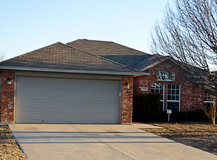 936 La Sierra Dr, Crowley, TX 76036