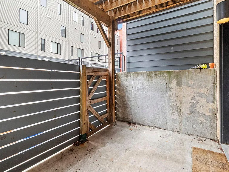 418 Fairmount Ave — Photo 49