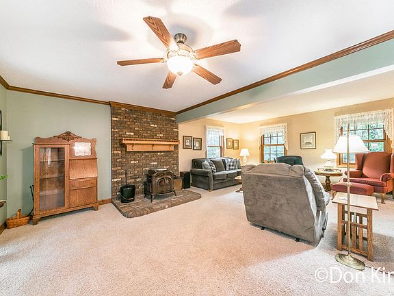 5th image of 5994 Robin Hill Dr NE