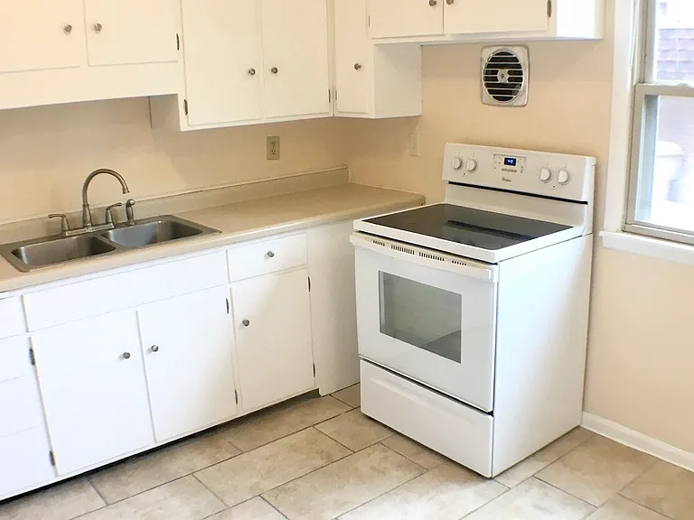 422 Rushmore Ln #1 — Photo 6