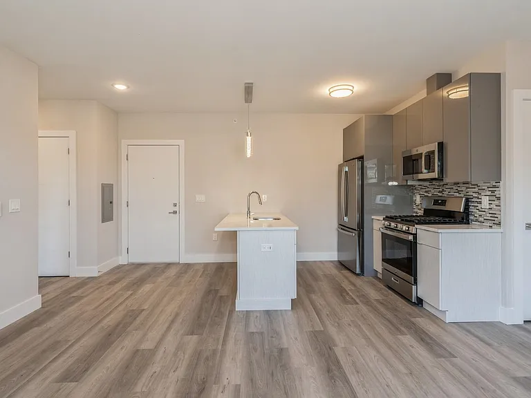 6108 Hudson Ave — Photo 8