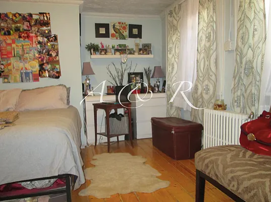 Rented by RES New York | media 24